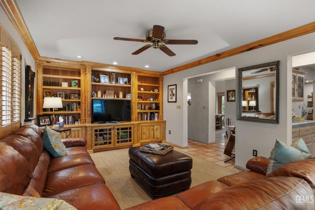 2118 Cedar Street, Bakersfield, CA 93301