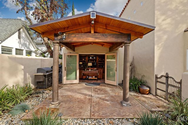 2118 Cedar Street, Bakersfield, CA 93301