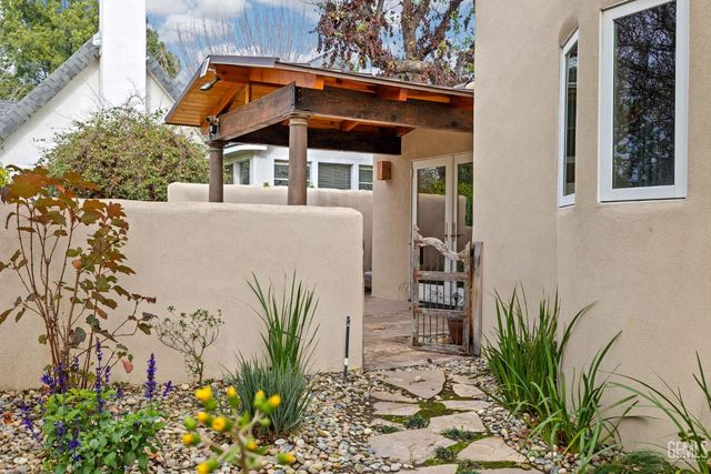 2118 Cedar Street, Bakersfield, CA 93301