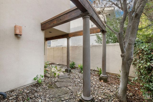 2118 Cedar Street, Bakersfield, CA 93301