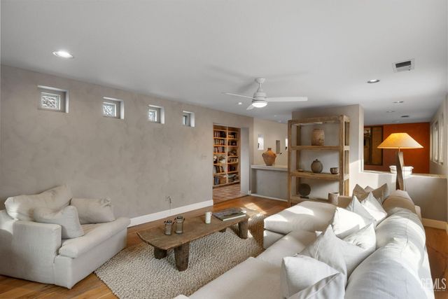 2118 Cedar Street, Bakersfield, CA 93301