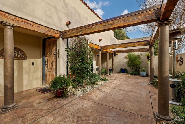 2118 Cedar Street, Bakersfield, CA 93301