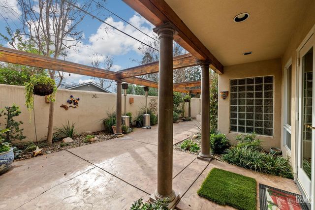 2118 Cedar Street, Bakersfield, CA 93301