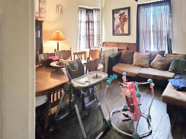 4918 Highland Avenue, St Louis, MO 63113