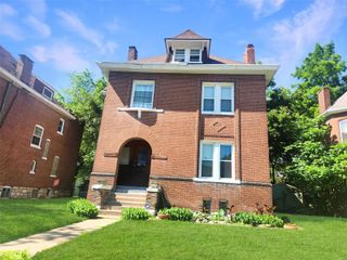 4918 Highland Avenue, St Louis, MO 63113