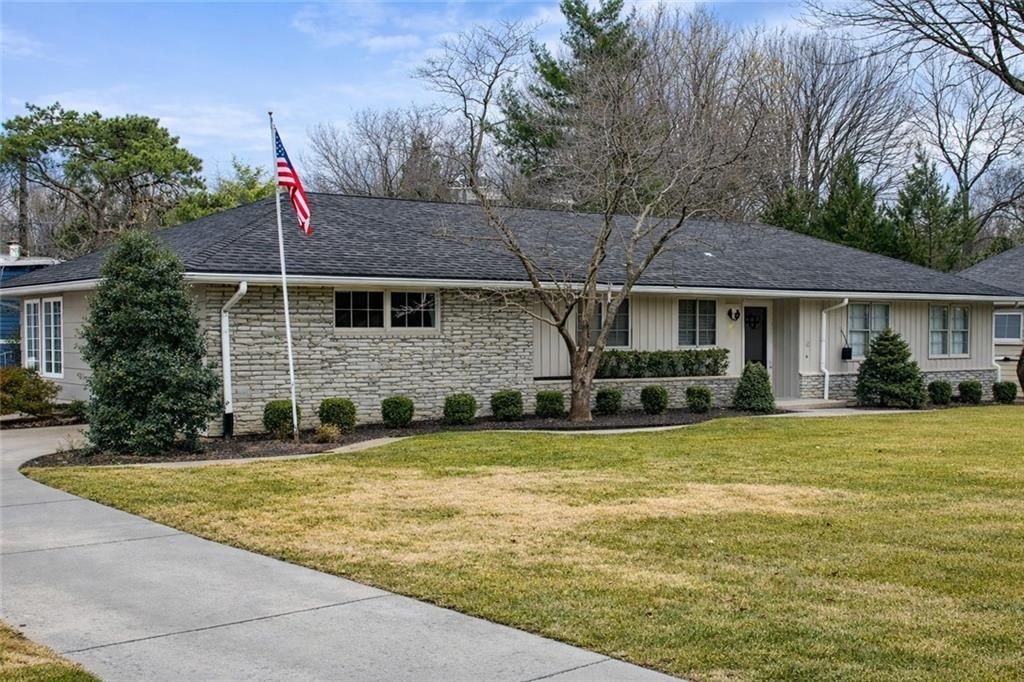 8033 Belinder Road, Leawood, KS 66206