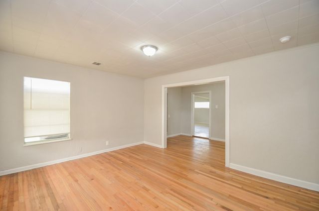 217 Owens Street, Houston, TX 77029