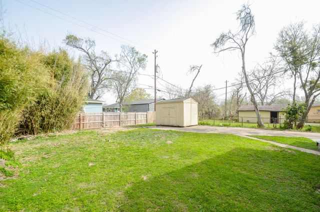 217 Owens Street, Houston, TX 77029