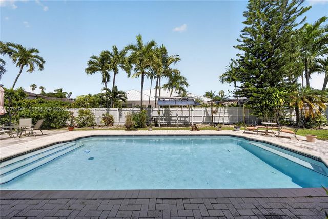 17711 SW 81st Court, Palmetto Bay, FL 33157