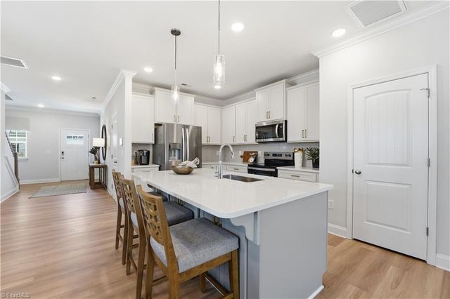 109 Oakdale Forest Lane, Jamestown, NC 27282
