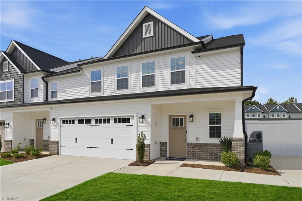 109 Oakdale Forest Lane, Jamestown, NC 27282
