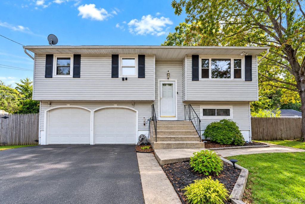 186 Calebs Path, Brentwood, NY 11717 — exterior