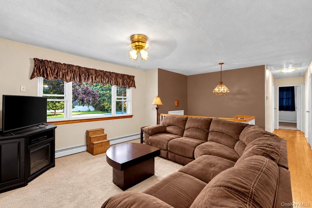 186 Calebs Path, Brentwood, NY 11717 — photo 2