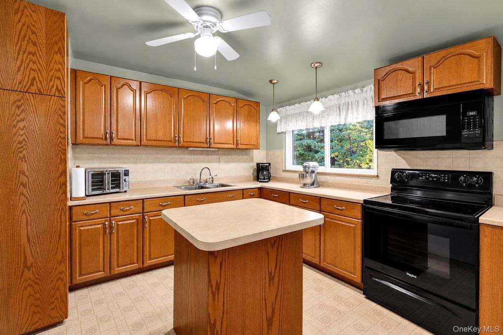 186 Calebs Path, Brentwood, NY 11717 — photo 4
