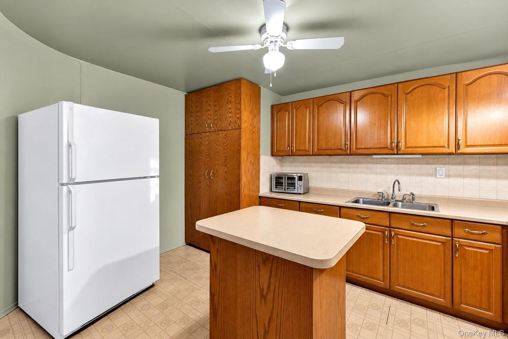 186 Calebs Path, Brentwood, NY 11717 — photo 5