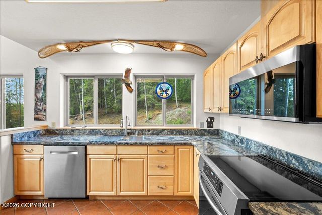 5298 S Katie Way, Big Lake, AK 99652