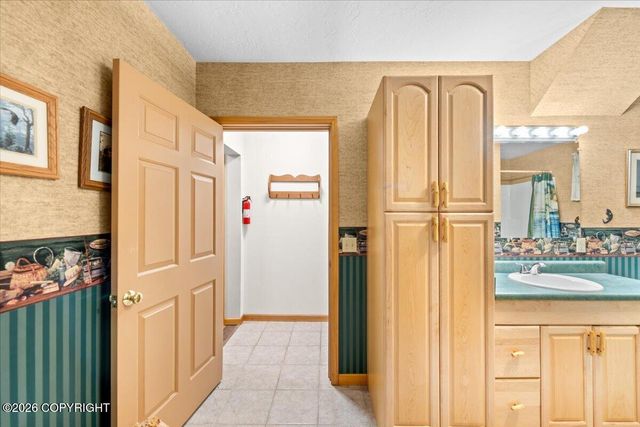 5298 S Katie Way, Big Lake, AK 99652