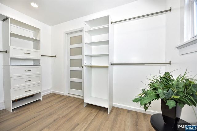 555 Lincoln Avenue, Glen Rock, NJ 07452