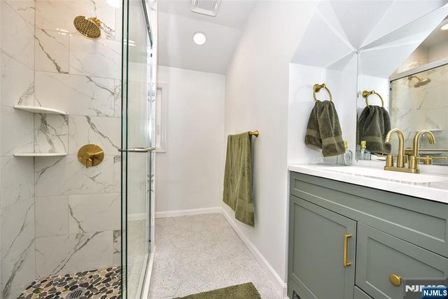 555 Lincoln Avenue, Glen Rock, NJ 07452