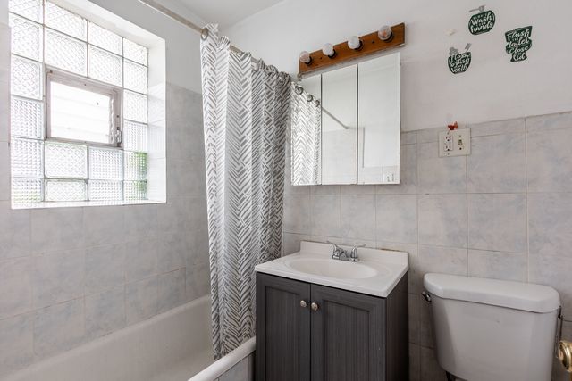 6855 W Addison Street 1, Chicago, IL 60634