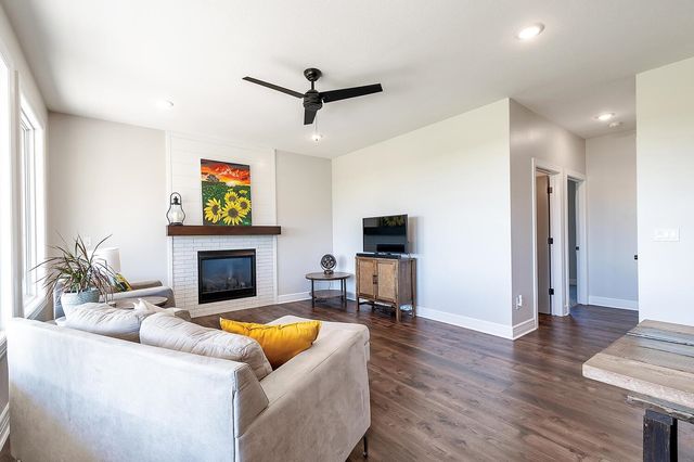 1438 N Emerald Valley Dr, Mulvane, KS 67110