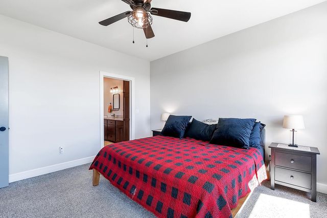 1438 N Emerald Valley Dr, Mulvane, KS 67110