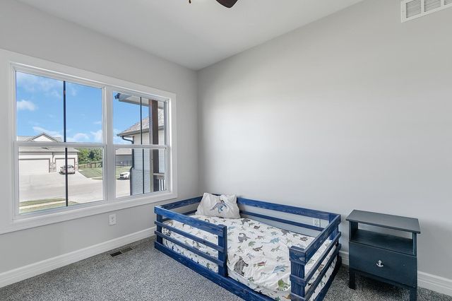 1438 N Emerald Valley Dr, Mulvane, KS 67110