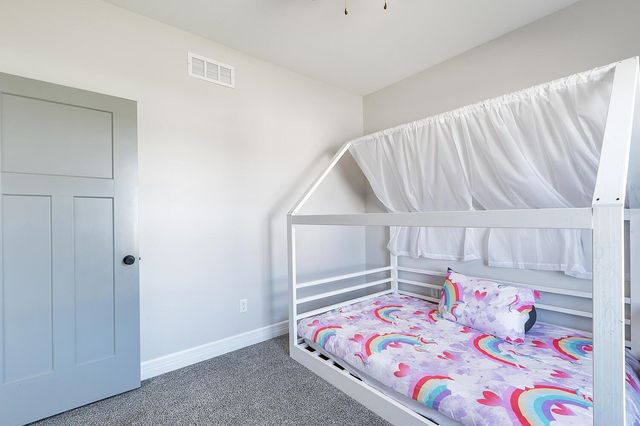 1438 N Emerald Valley Dr, Mulvane, KS 67110