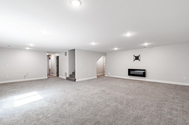 1438 N Emerald Valley Dr, Mulvane, KS 67110