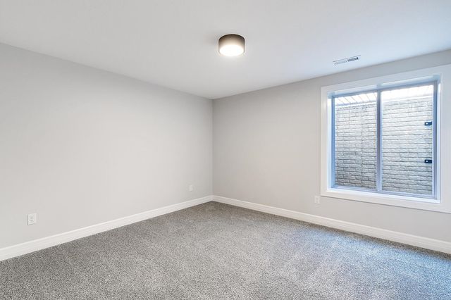 1438 N Emerald Valley Dr, Mulvane, KS 67110