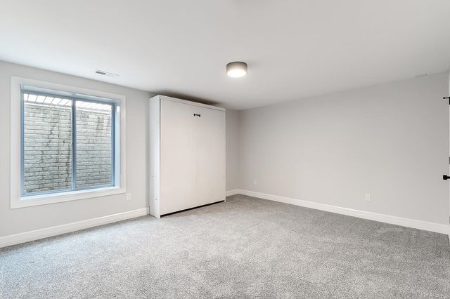 1438 N Emerald Valley Dr, Mulvane, KS 67110