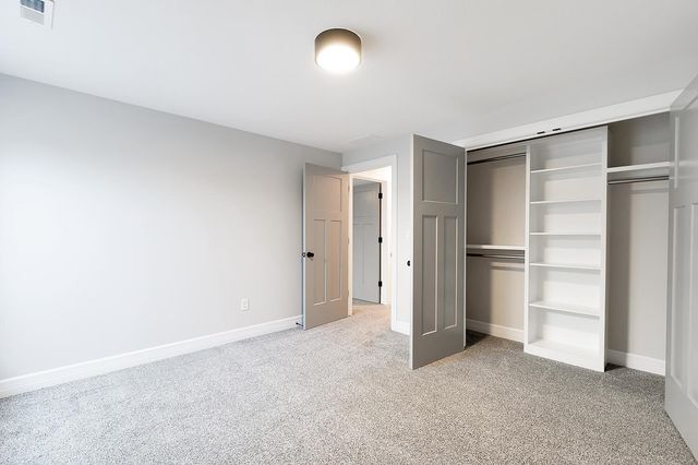 1438 N Emerald Valley Dr, Mulvane, KS 67110