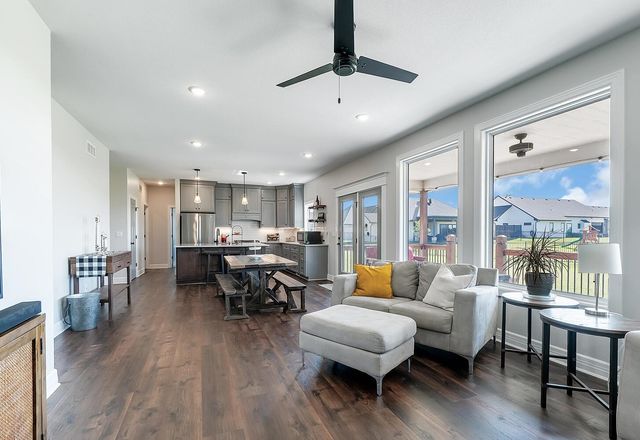 1438 N Emerald Valley Dr, Mulvane, KS 67110