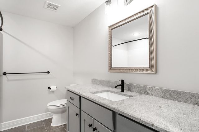 1438 N Emerald Valley Dr, Mulvane, KS 67110