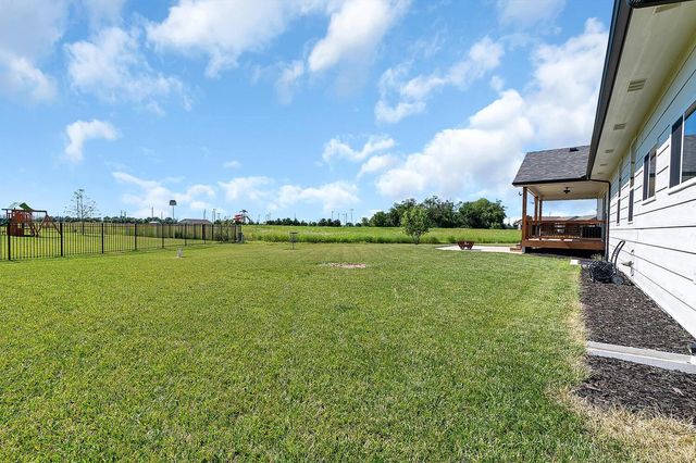 1438 N Emerald Valley Dr, Mulvane, KS 67110