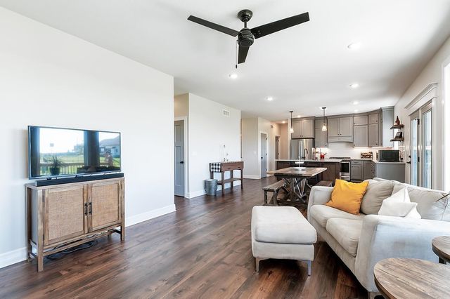 1438 N Emerald Valley Dr, Mulvane, KS 67110