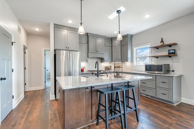 1438 N Emerald Valley Dr, Mulvane, KS 67110