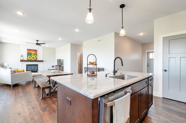 1438 N Emerald Valley Dr, Mulvane, KS 67110