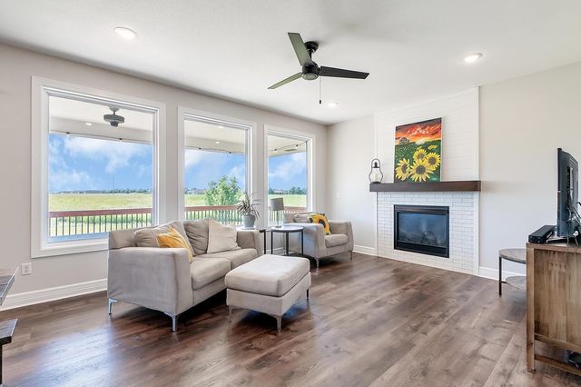 1438 N Emerald Valley Dr, Mulvane, KS 67110