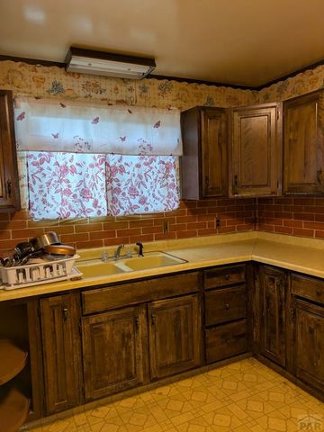 219 E Indiana Ave, Walsenburg, CO 81089