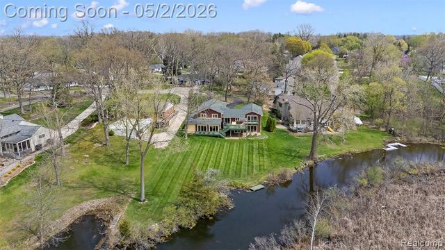2745 Lari Court, West Bloomfield, MI 48324