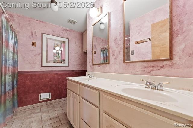 2745 Lari Court, West Bloomfield, MI 48324