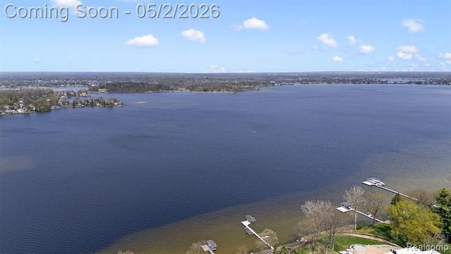 2745 Lari Court, West Bloomfield, MI 48324