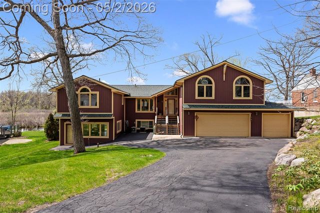 2745 Lari Court, West Bloomfield, MI 48324