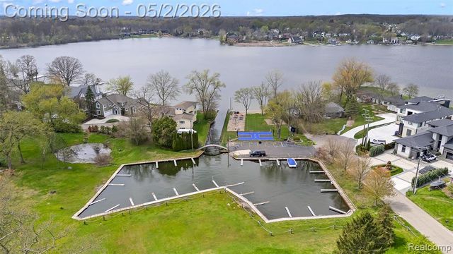 2745 Lari Court, West Bloomfield, MI 48324