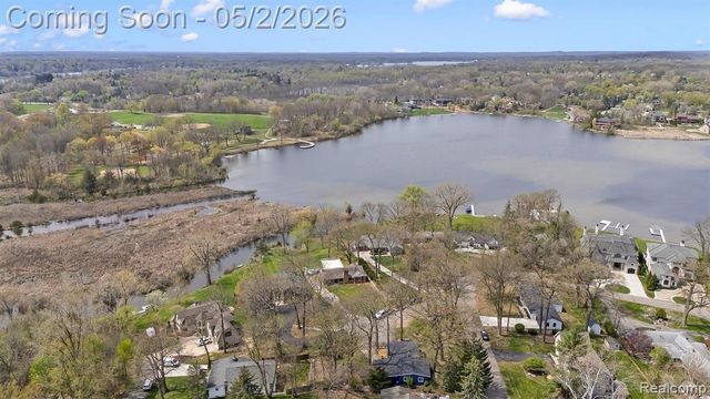 2745 Lari Court, West Bloomfield, MI 48324