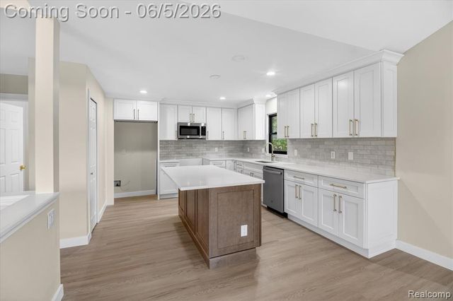 3901 Highlander Way, Ann Arbor, MI 48108
