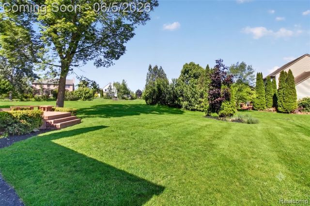 3901 Highlander Way, Ann Arbor, MI 48108