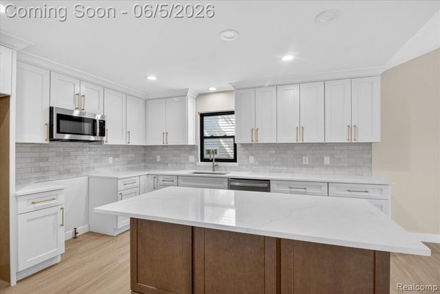 3901 Highlander Way, Ann Arbor, MI 48108