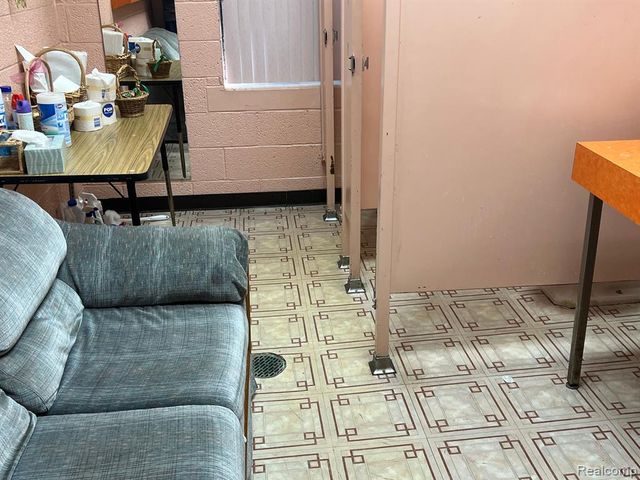 15340 Meyers Road, Detroit, MI 48227